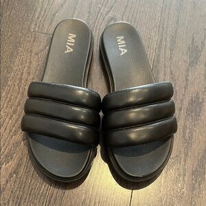 Mia black slides size 6.5